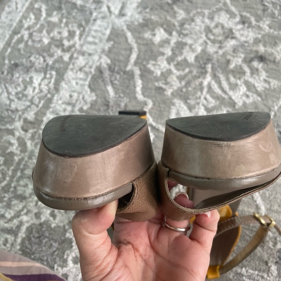 Banana Republic yellow and tan leather wedge - Picture 2 of 4